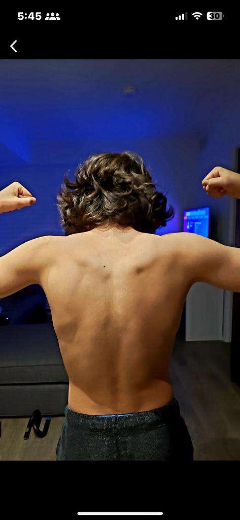 Sasha Pessos physique reference — Back · double bi